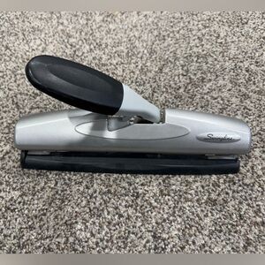 Swingline 3 hole punch